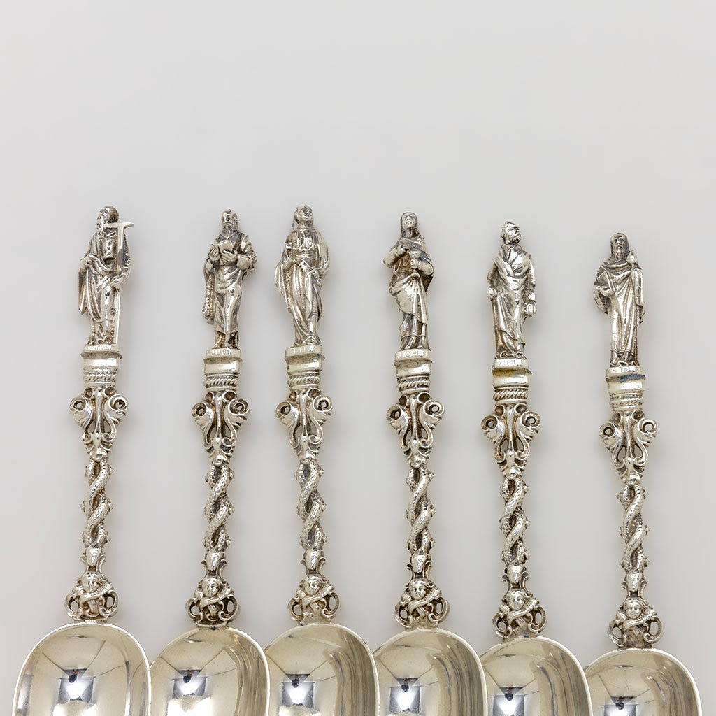 Detail of 6 apostles front groupa