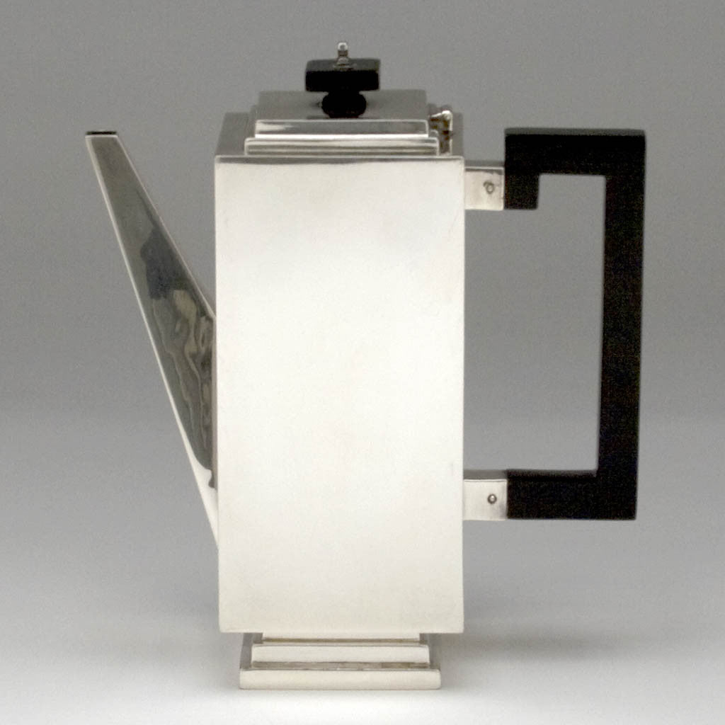 Coffee pot to Charles Boyton English Art Deco Sterling Silver Coffee Service on Tray, London, 1932/33, the tray 1935/36