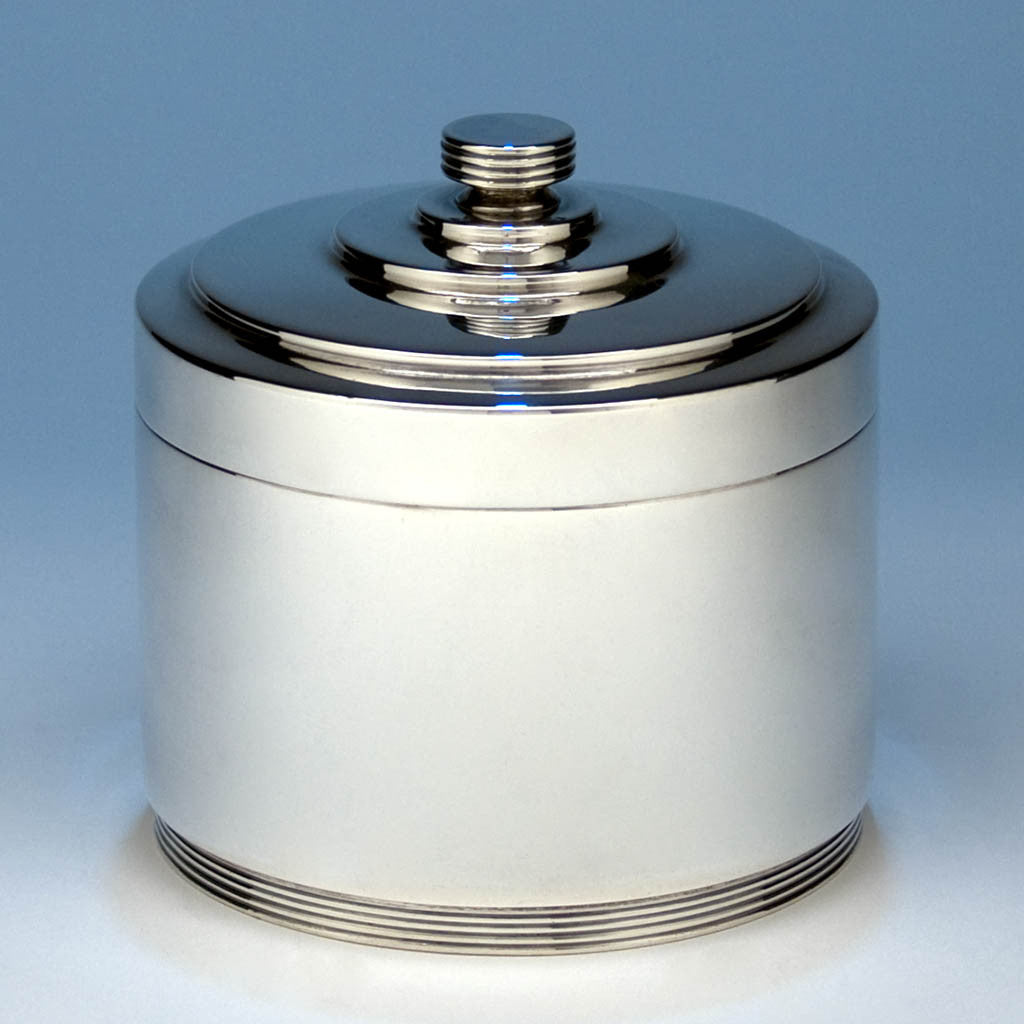 Goldsmiths &amp; Silversmiths Company English Sterling Silver Deco Biscuit Box, London, 1938-39, design attributed to A. E. Harvey