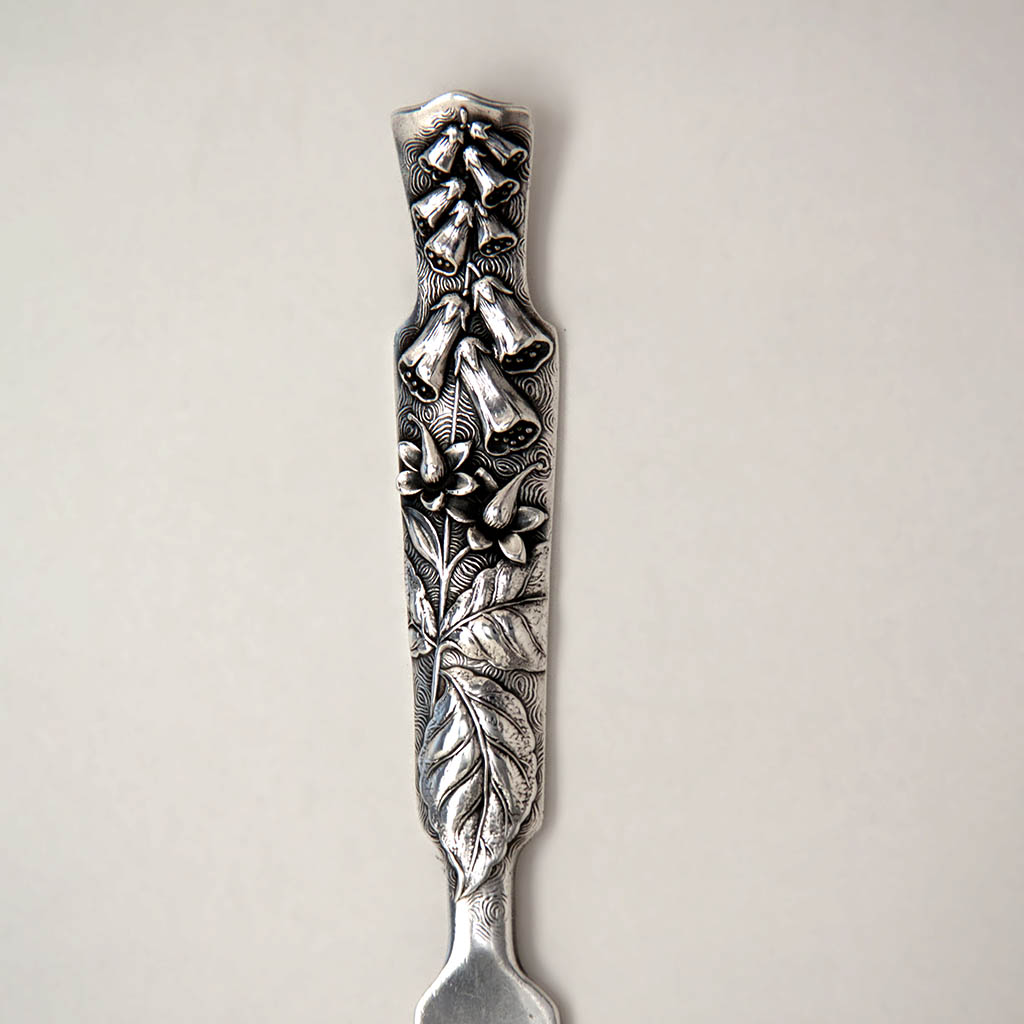 Handle of Shiebler &#39;Flora&#39; Pattern Antique Sterling Silver Master Butter Knife, New York City, c. 1890