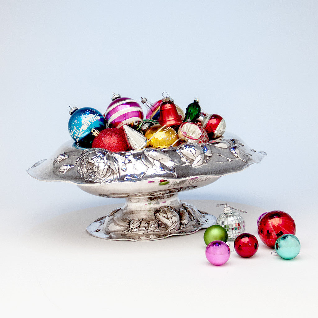 Barbour Silver Company Hand Wrought Antique Sterling Silver Art Nouveau Centerpiece, Wallingford, CT, 1904, Retailed by Mermod, Jaccard, St. Louis, possibly sold at the 1904 St. Louis Exposition, signed by chaser Christopher M. Whalen