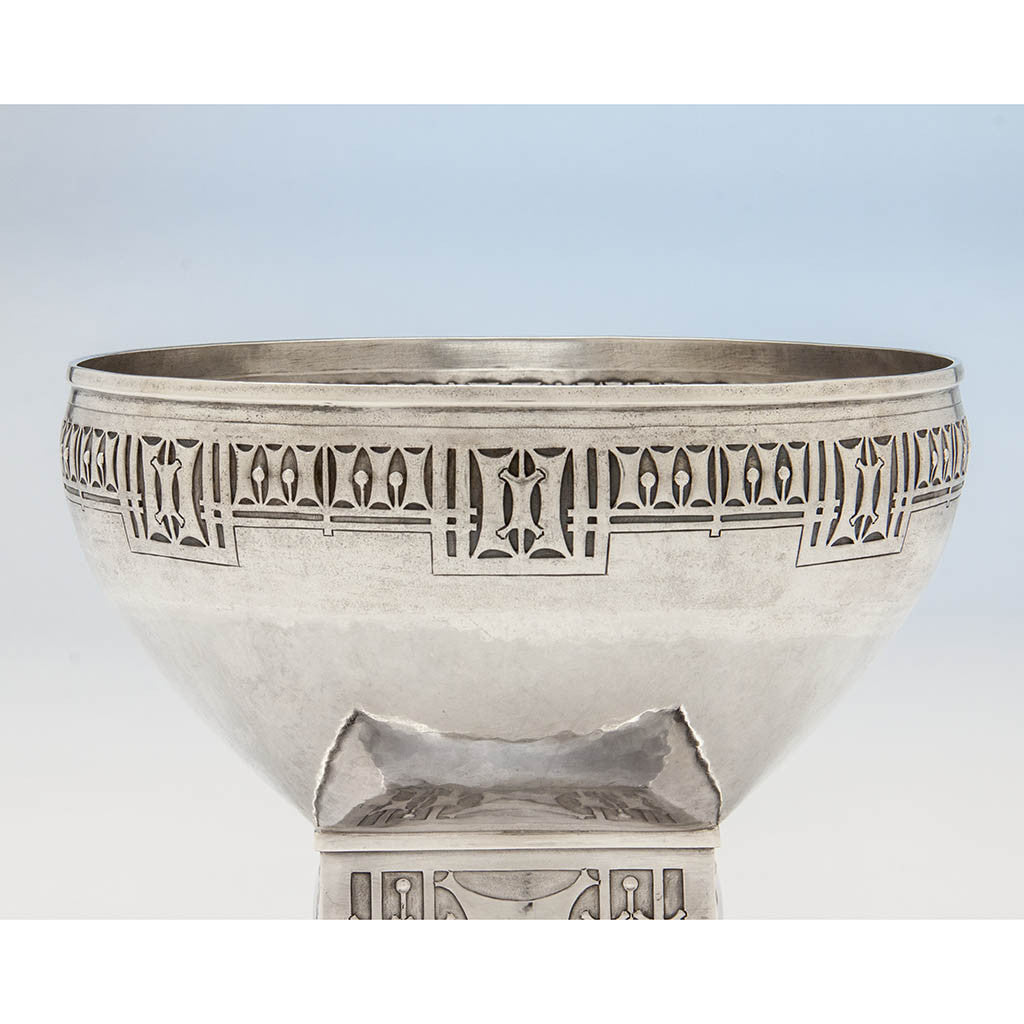 Top detail of Robert R. Jarvie Important Sterling Trophy, Chicago, 1913, design attributed to George Elmslie, awarded to Fyvie Baron, International Clydesdale Champion