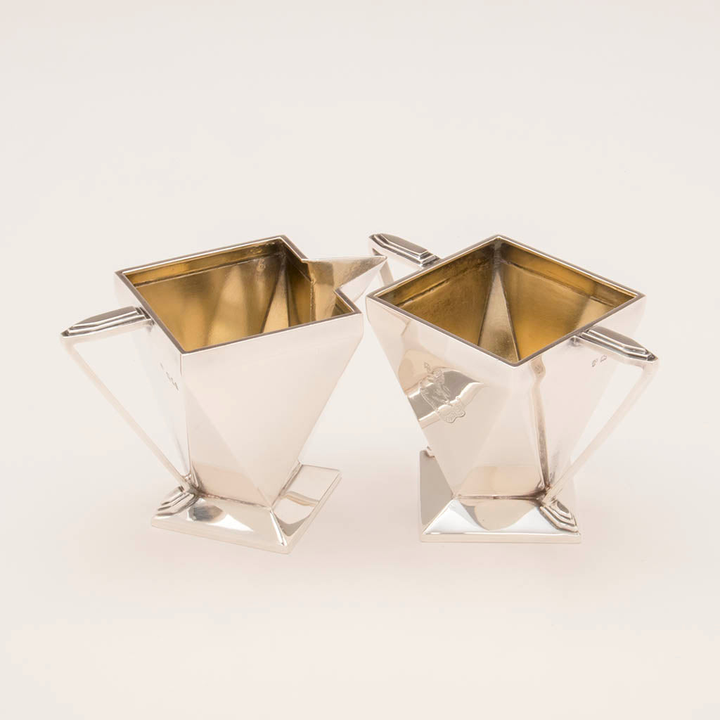 Charles Boyton and Son English Art Deco Sterling Silver Coffee Service on Tray, London, 1932/33, the tray 1933/34