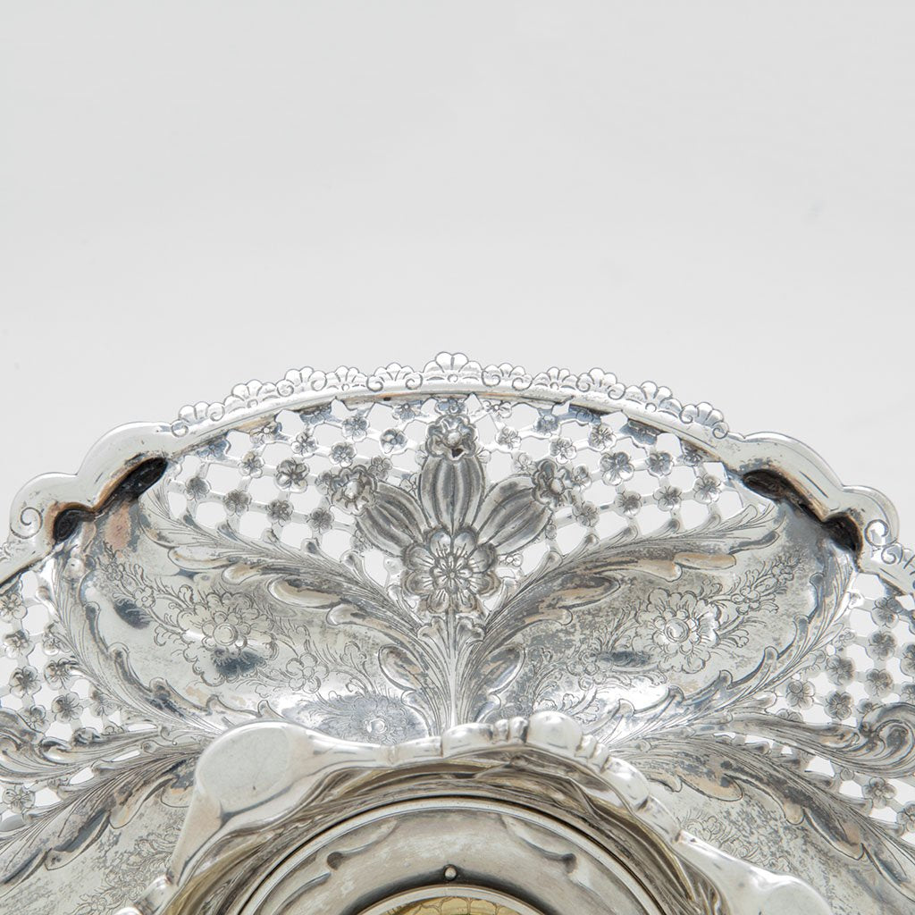 Excellent Art Deco English Silver Plated Cocktail Shaker