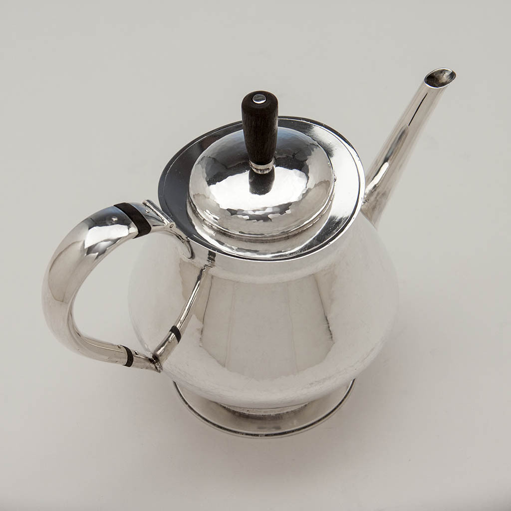 Tea pot to Leslie Durbin English Mid-Century Modern Sterling Silver Coffee Service with Tray, London, 1967/68