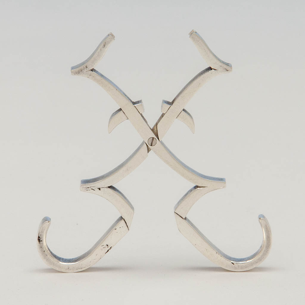 Sugar tongs to Leslie Durbin English Mid-Century Modern Sterling Silver Coffee Service with Tray, London, 1967/68