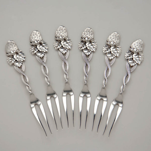 Tiffany & Co Antique Sterling Silver 'Strawberry' Pattern Berry